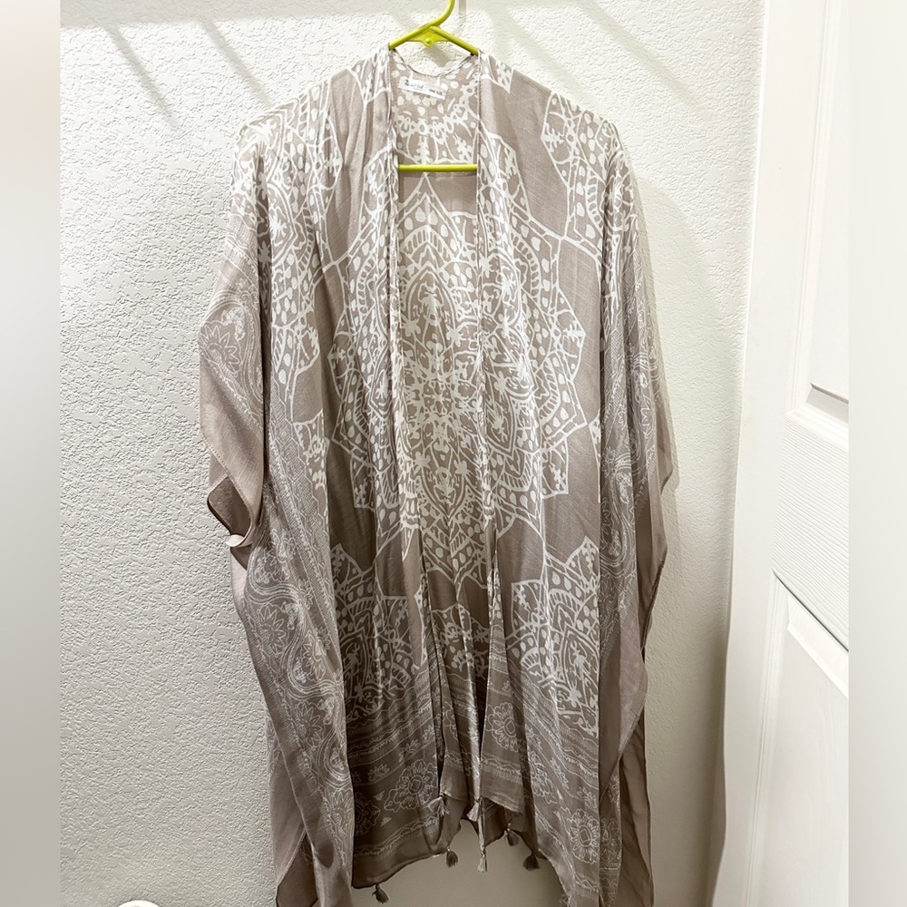 Beige kimono